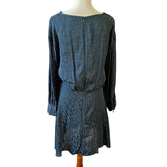 ❤️SOLD❤️ ZARA DRESS VISCOSE DARK TEAL ANIMAL PRINT FIT & FLARE FLOWY SZ MED - Picture 3 of 12